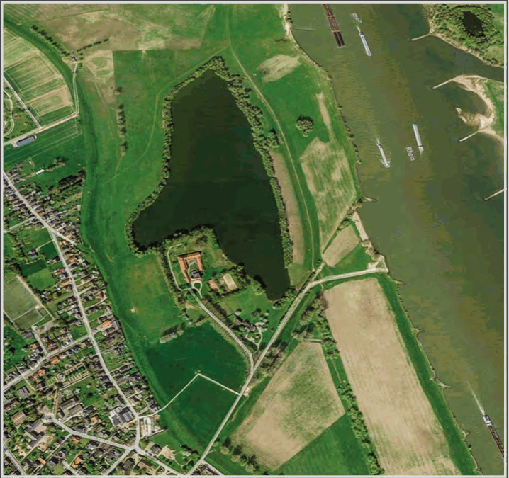 Luftaufnahme mit Rhein und See